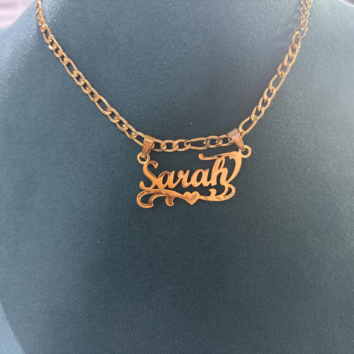 Custom Figaro Chain Heart Name - đánh giá và giá Name Necklace Custom